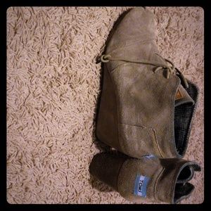 Tom's wedges